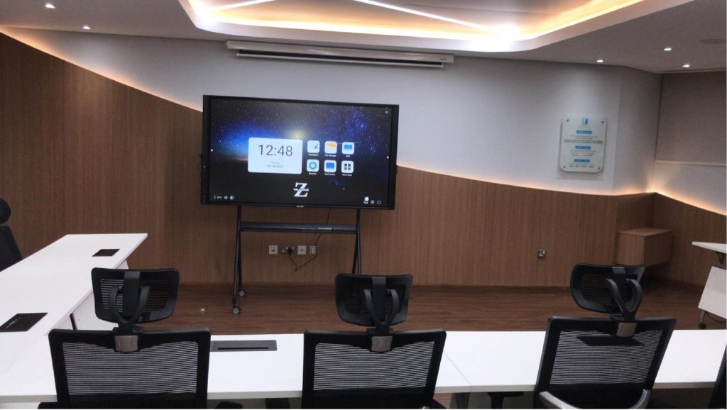 Use interactive screens in meetings